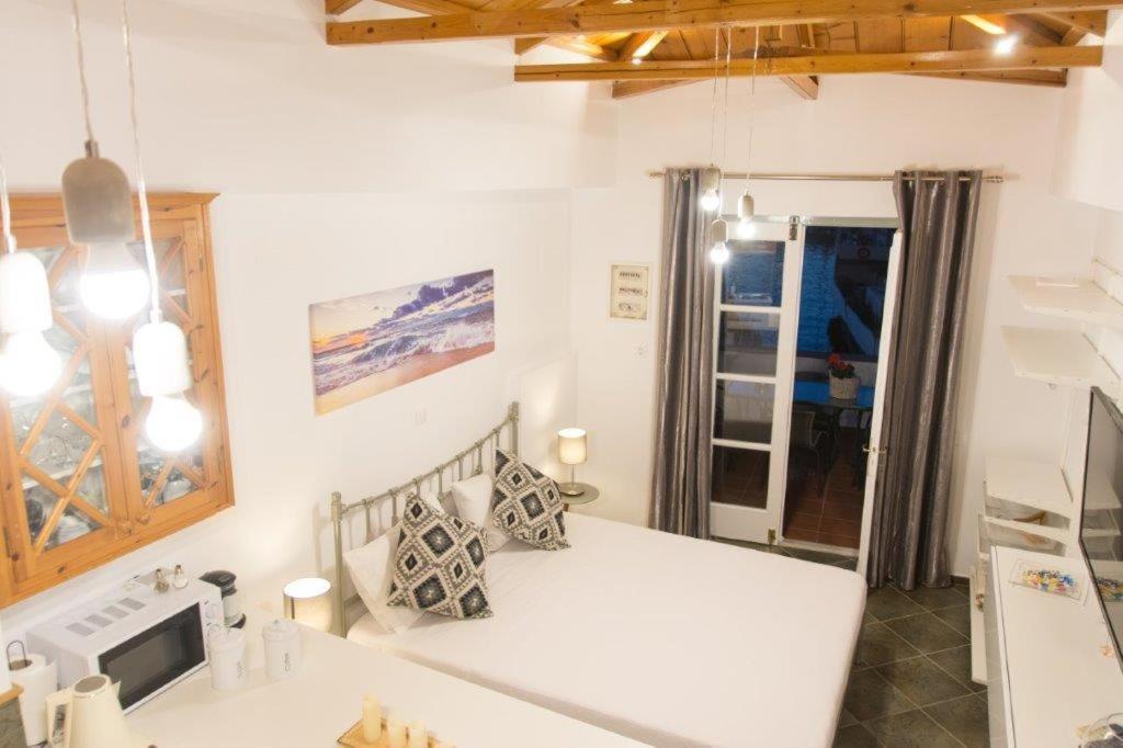 In Hydra Apartment Exterior photo